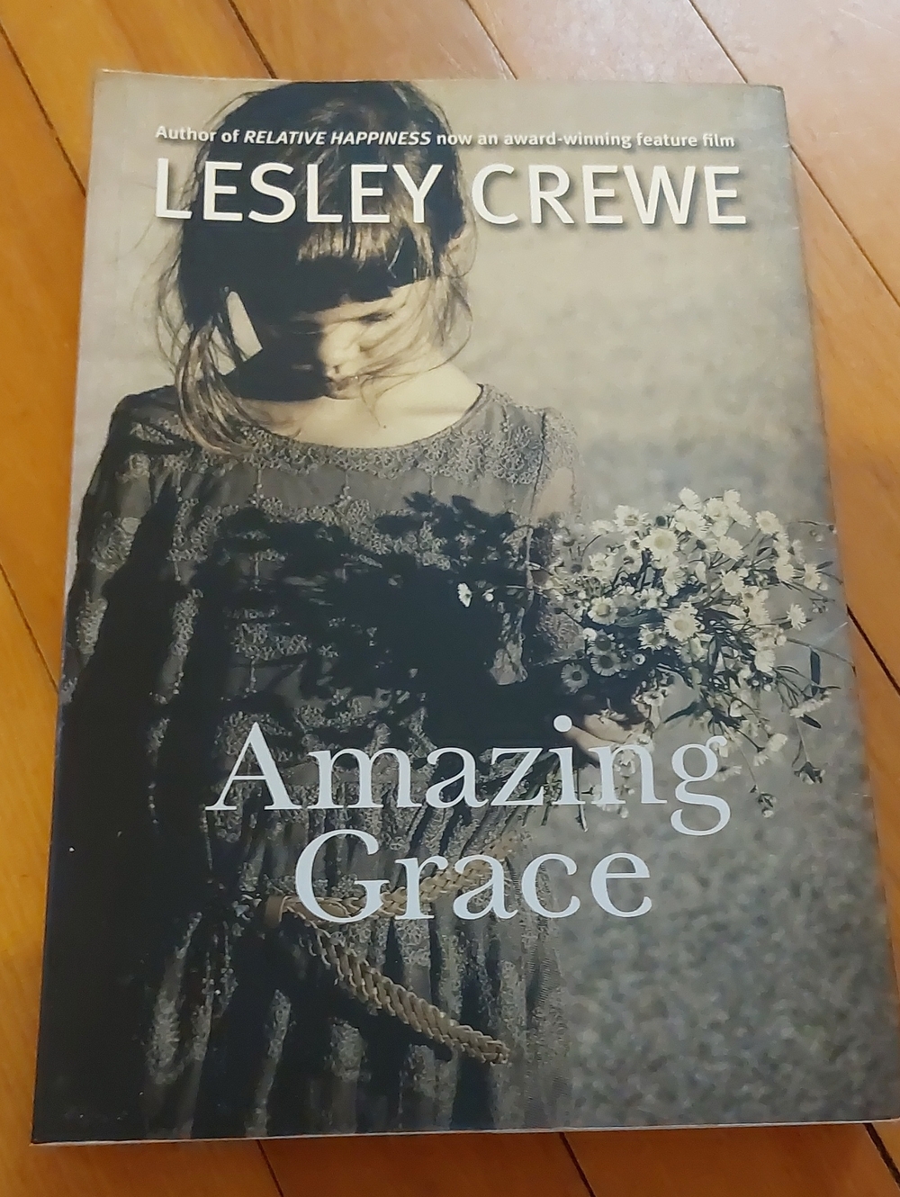 ๐5/$25 Amazing Grace By Lesley Crewe Softcover Book Paperback - Picture 1 of 6